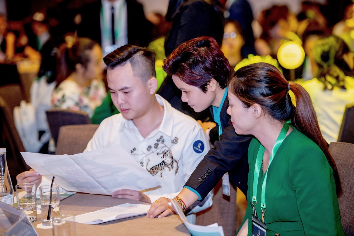 1.000 khách hàng “đốt nóng” lễ công bố 100 sản phẩm đẹp nhất King Bay