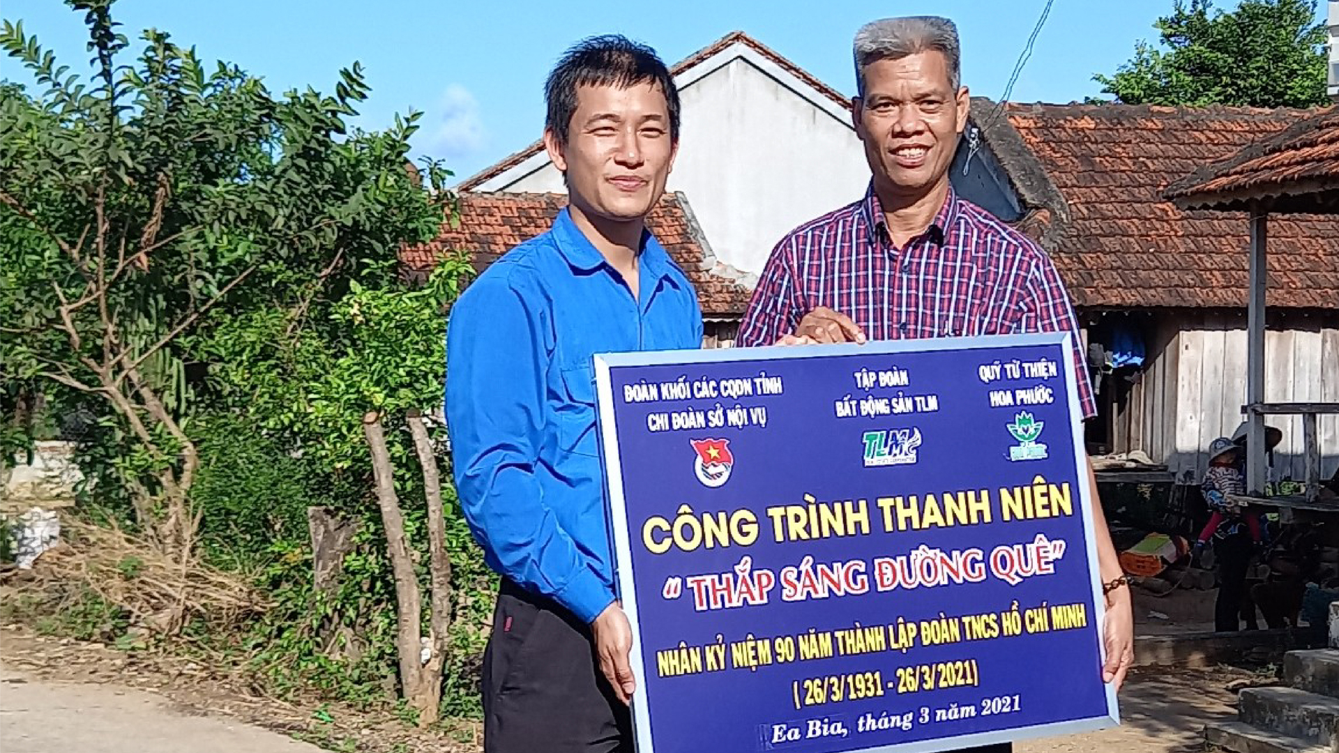 QUỸ HOA PHƯỚC VÀ HÀNH TRÌNH “THẮP SÁNG ĐƯỜNG QUÊ” TẠI TỈNH PHÚ YÊN